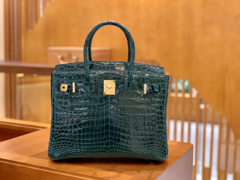07f67d8f91e4601.jpg 爱马仕 Birkin 铂金包 松柏绿 一级皮 尼罗鳄鱼皮 臻品级别 金扣 30cm