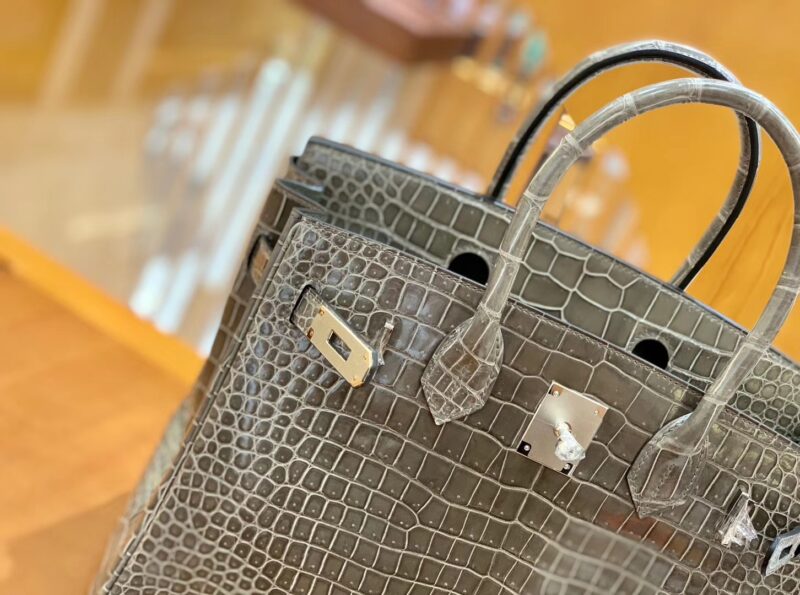 爱马仕 Birkin 铂金包 斑鸠灰 倒V 一级皮 湾鳄鱼皮 臻品级别 银扣 30cm - Image 6
