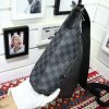 1470796094136766.jpg N41106 LV 路易威登Damier Graphite帆布男士斜挎包 MICK中号手袋