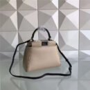 2590 FENDI 芬迪 拼色软羊革 手提包 蓝色内袋 金属配件 米色