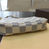 N58010 LV MINI POCHETTE ACCESSORIES系列白色手拎包 LV单肩包