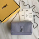FENDI 芬迪 6346 柔软板岩软羊链式皮夹 金属环 可拆卸链条肩带 浅灰色