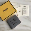 FENDI 芬迪 2017新款 face浮雕同色贴花 小牛皮 三夹层卡片夹 灰色