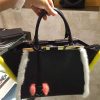 8771 FENDI 芬迪 minl3JouRS 时尚款 柔软小牛皮 貂毛手提包挎包 黑色