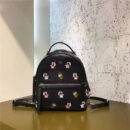 8223S FENDI 芬迪 西班牙柔软皮 彩色绣花 迷你双肩背包 黑色