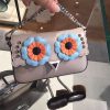 203 FENDI 芬迪 小怪兽带脚包 拼色花朵铆钉 链条手提肩包 米色