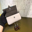 203 FENDI 芬迪 小怪兽带脚包 拼色花朵铆钉 链条手提肩包 米色