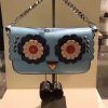 203 FENDI 芬迪 小怪兽带脚包 拼色花朵铆钉 链条手提肩包 天蓝色