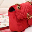 446744 GUCCI GG Marmont系列 波浪纹天鹅绒刺绣 链带肩背包 芙蓉红