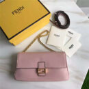 212 FENDI 芬迪 时装秀MICRO BAGUETTE 翻盖双F 链条 手提斜挎包 粉色