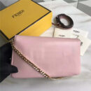 212 FENDI 芬迪 时装秀MICRO BAGUETTE 翻盖双F 链条 手提斜挎包 粉色