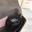 212 FENDI 芬迪 时装秀MICRO BAGUETTE 翻盖双F 链条 手提斜挎包 粉色