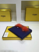 0363 FENDI 芬迪 柔软小牛皮 毛绒眼睛 拉链手拿包 蓝色