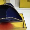 0363 FENDI 芬迪 柔软小牛皮 毛绒眼睛 拉链手拿包 蓝色