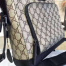 429018 GUCCI 经典GG印花 防水材质 单肩斜挎男包 灰白色黑带
