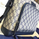 429018 GUCCI 经典GG印花 防水材质 单肩斜挎男包 灰白色蓝带