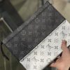 1521080402168147.jpg M63039 LV Pochette Voyage 中号手袋 LV男包 LV手包 LV手拿包