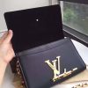 M94335 LV 路易威登 CHAIN LOUISE 手包 新款女士单肩包 黑色