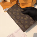 M62577 LV Flower 钱夹 LV女士长款钱包 LV挂锁钱包 黑色
