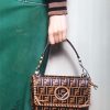 2821 Fendi 编织装饰穿绳 双F凸纹印花标志 翻盖手袋 啡色