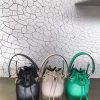 1523896179133370.jpg 010 Fendi芬迪 MON TRéSOR 手掌纹 纯色 抽绳水桶包 绿色
