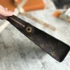 1524731617211969.jpg M63066 POCHETTE VOYAGE 中号手袋 LV男包 LV手包 LV银色涂层手拿包