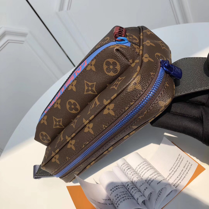 1528599698740671.jpg M43828 LV BUMBAG 小号手袋 LV老花涂层男包 LV男包 LV男士腰包