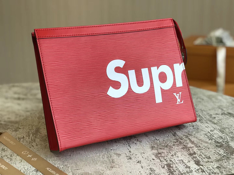 M41366 LV Supreme 联名系列 Pochette Voyage 中号手袋 LV手拿包 红色