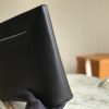 1534902247758488.jpg M63268 LV Pochette Cosmos 手袋 LV Dark Infinity黑色小牛皮男包 LV手包