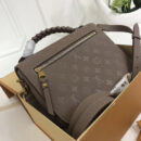 M43941 LV Pochette Metis手袋 LV全皮压花女包 LV邮差包 LV空姐包 咖色