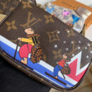 M67769 LV Mini Pochette Accessoires 小手袋 LV老花帆布滑雪小熊图案女包