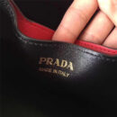1BA212 普拉达包包 Prada手提包 普拉达水桶包 普拉达牛皮包 红黑色
