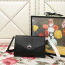 527857 GUCCI 2018秋冬 咆哮虎头装饰 翻盖 肩背包 黑色