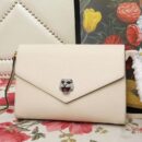 527857 GUCCI 2018秋冬 咆哮虎头装饰 翻盖 肩背包 白色