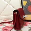 527857 GUCCI 2018秋冬 咆哮虎头装饰 翻盖 肩背包 红色