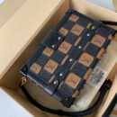 M53253 LV PETITE MALLE 手袋 Monogram 单色和双面帆布盒子 LV盒子包 黑色