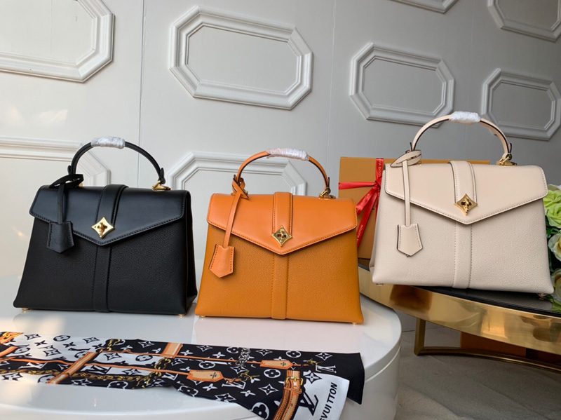 M53822 LV ROSE DES VENTS 小号手袋 LV挂锁手提单肩包 奶白