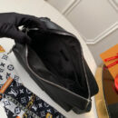 M30233 LV OUTDOOR 邮差包 Monogram 帆布单肩斜跨男包 LV邮差包 黑色