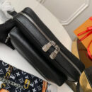 M30233 LV OUTDOOR 邮差包 Monogram 帆布单肩斜跨男包 LV邮差包 黑色