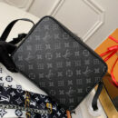 M30233 LV OUTDOOR 邮差包 Monogram 帆布单肩斜跨男包 LV邮差包 黑色