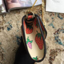 564718 Gucci女袋 Gucci Zumi系列 互扣式G马衔扣 草莓印花 深绿色