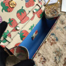 564718 Gucci女袋 Gucci Zumi系列 互扣式G马衔扣 草莓印花 深绿色