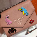 1BD127 Prada女包 Monochrome Logo单肩包 珐琅金属贴花 Prada链条包 藕粉