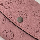 M60145 LV Iris 钱夹 小牛皮打孔通花Monogram图案钱夹 粉色