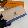 M62327 LV LOCKME II 钱夹 LV长款拉链钱夹 杏配蓝