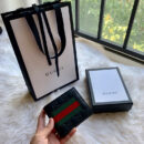 408827 GUCCI 古驰 男士黑色牛皮红绿条纹双G压纹短款钱包
