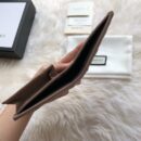 546580 Gucci GG Marmont绗缝V型皮革小号钱包 裸色