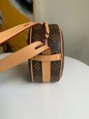 M45149 LV BOITE CHAPEAU SOUPLE 小号手袋 LV圆饼包