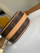 M45149 LV BOITE CHAPEAU SOUPLE 小号手袋 LV圆饼包