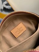 M45149 LV BOITE CHAPEAU SOUPLE 小号手袋 LV圆饼包